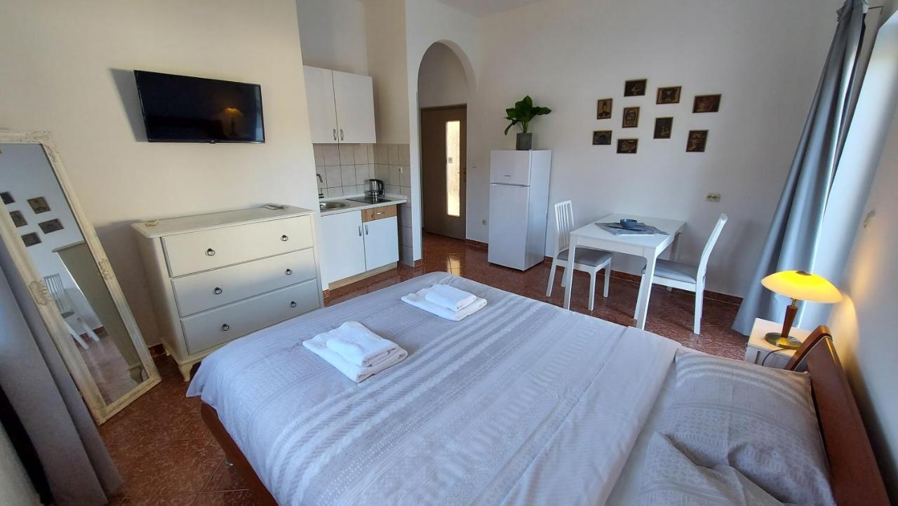 Soline Ada Apartment Pjescana Uvala Exterior photo