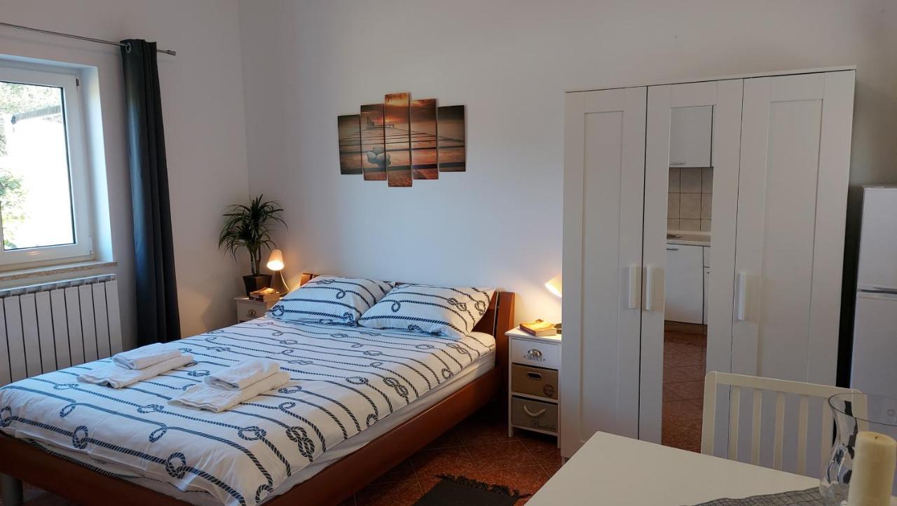 Soline Ada Apartment Pjescana Uvala Exterior photo