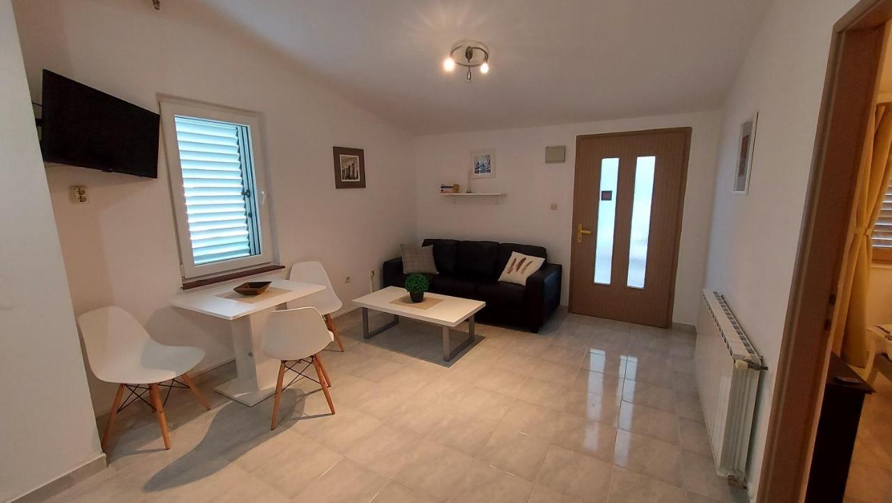 Soline Ada Apartment Pjescana Uvala Exterior photo