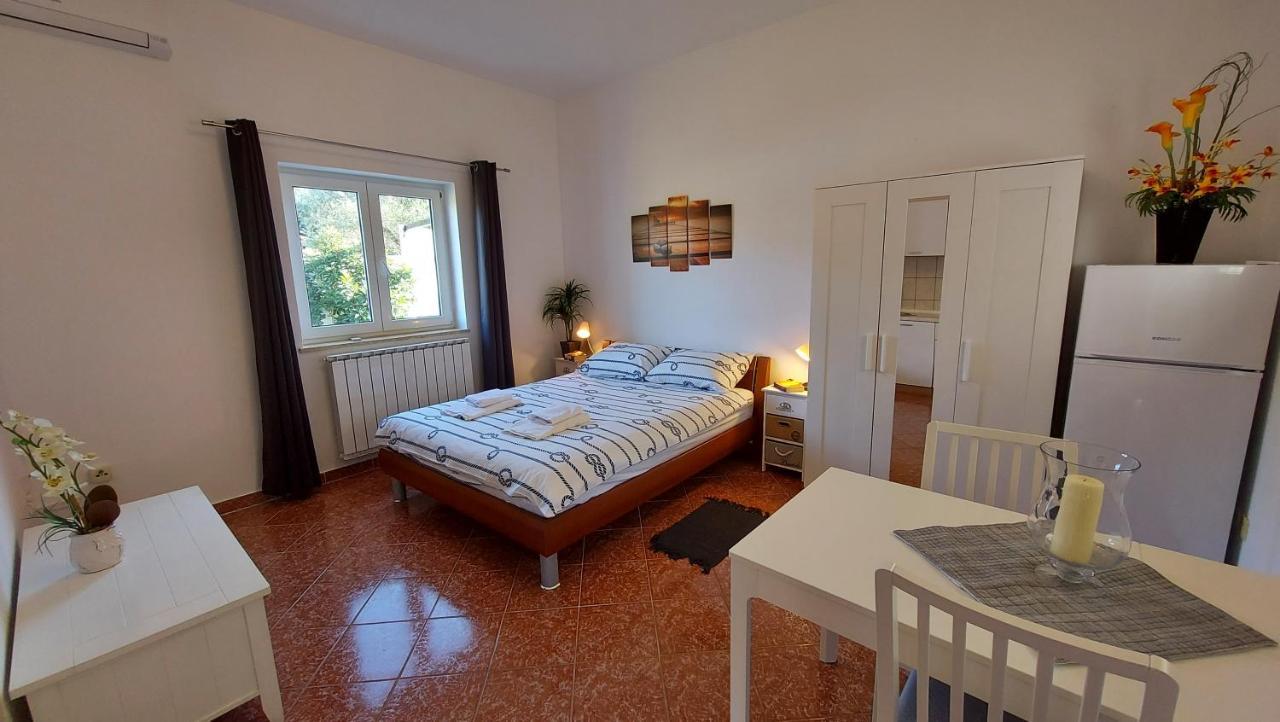 Soline Ada Apartment Pjescana Uvala Exterior photo