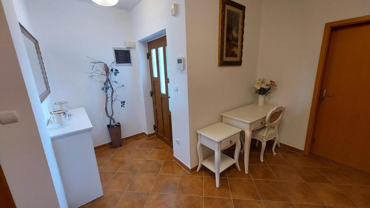 Soline Ada Apartment Pjescana Uvala Exterior photo