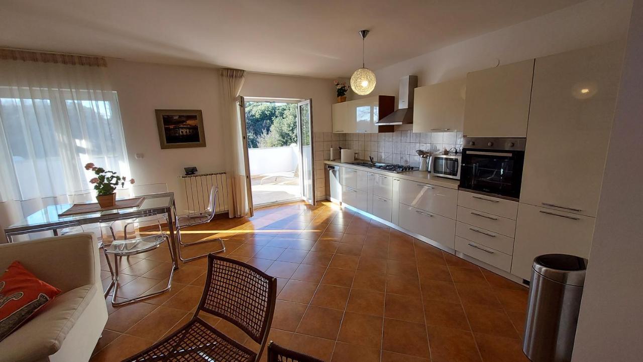 Soline Ada Apartment Pjescana Uvala Exterior photo